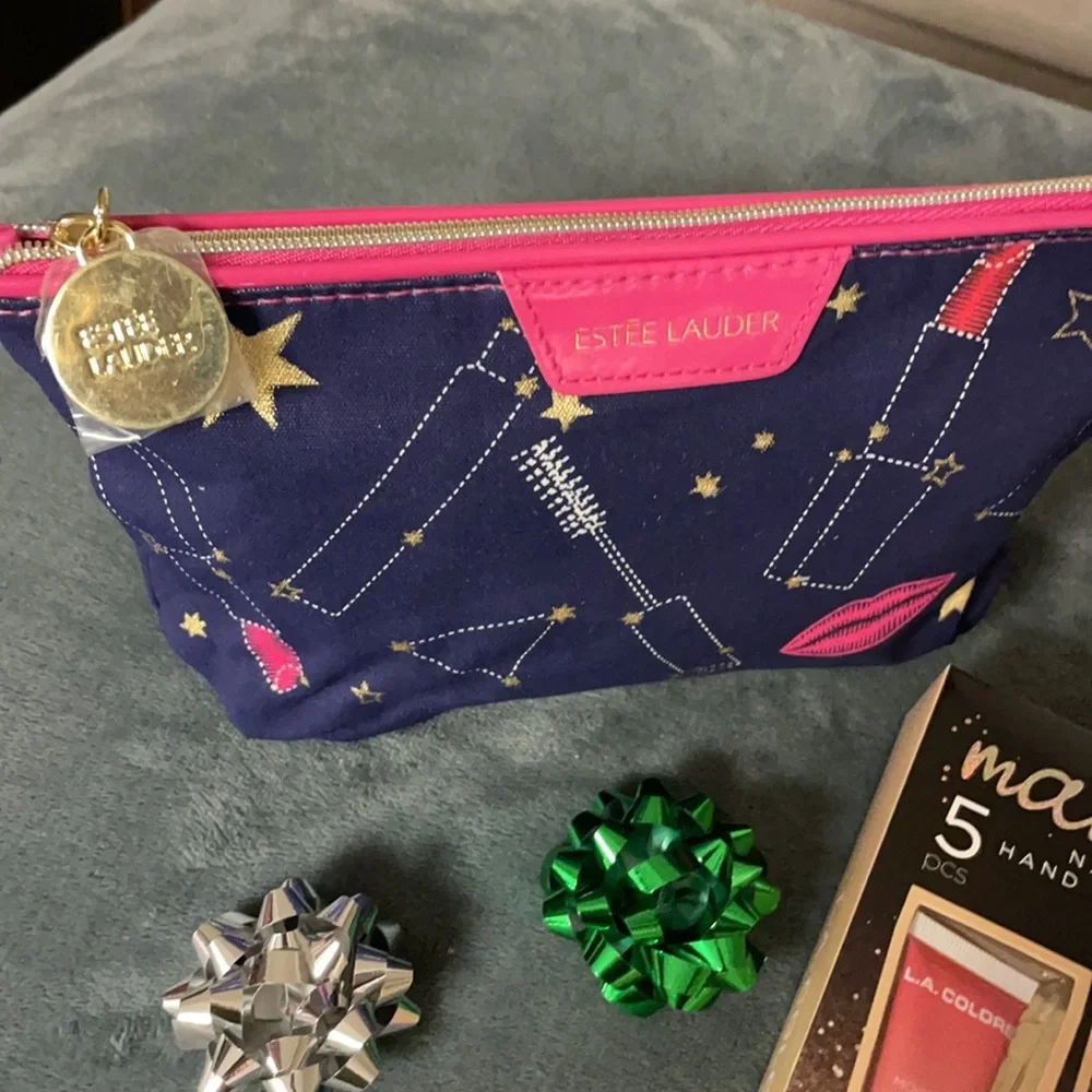 Sold out!! 🔥Estée Lauder makeup bag & L A colors nail polish gift set NWT - Picture 3 of 3